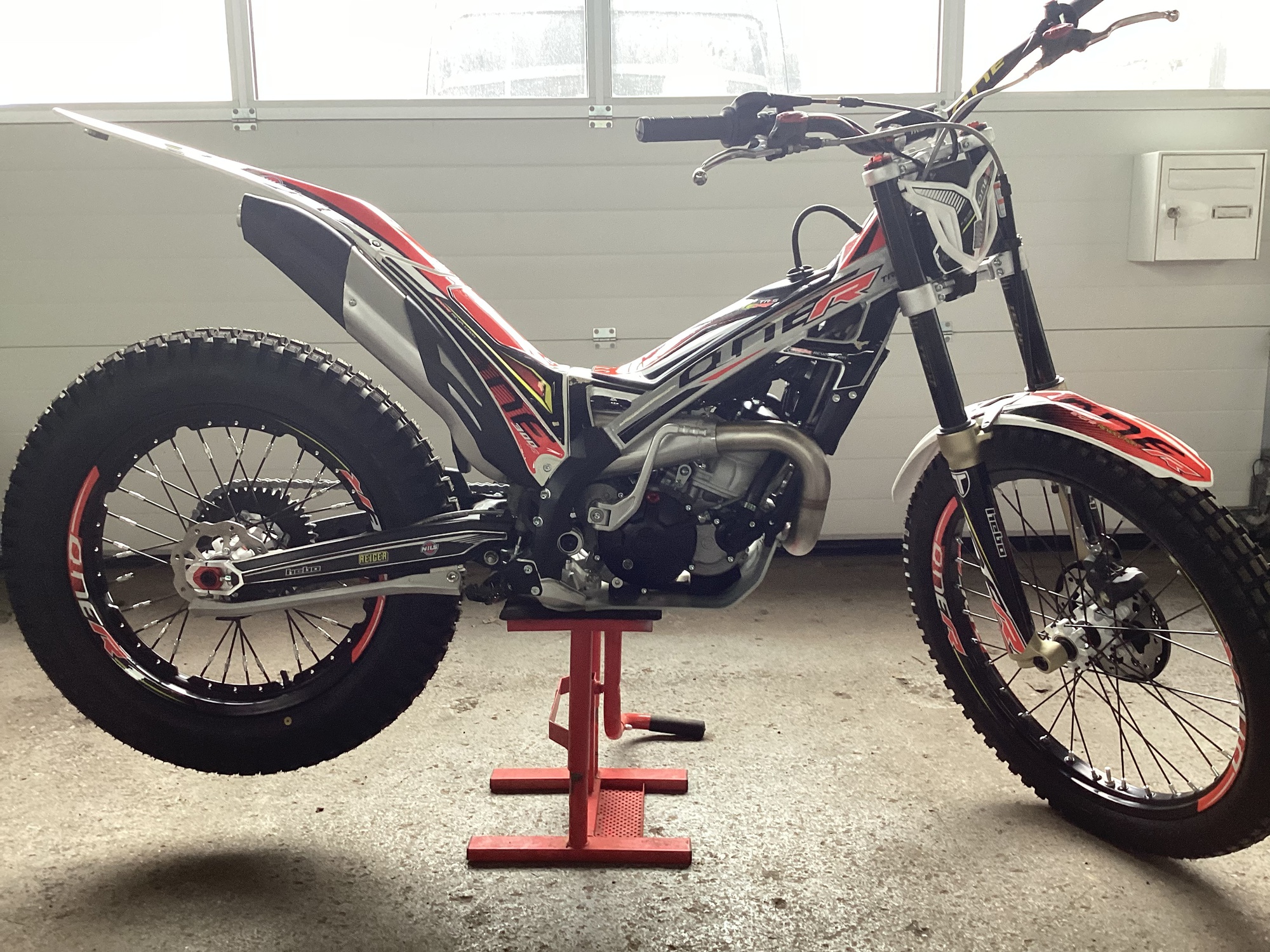 TRRS 300 ONE R