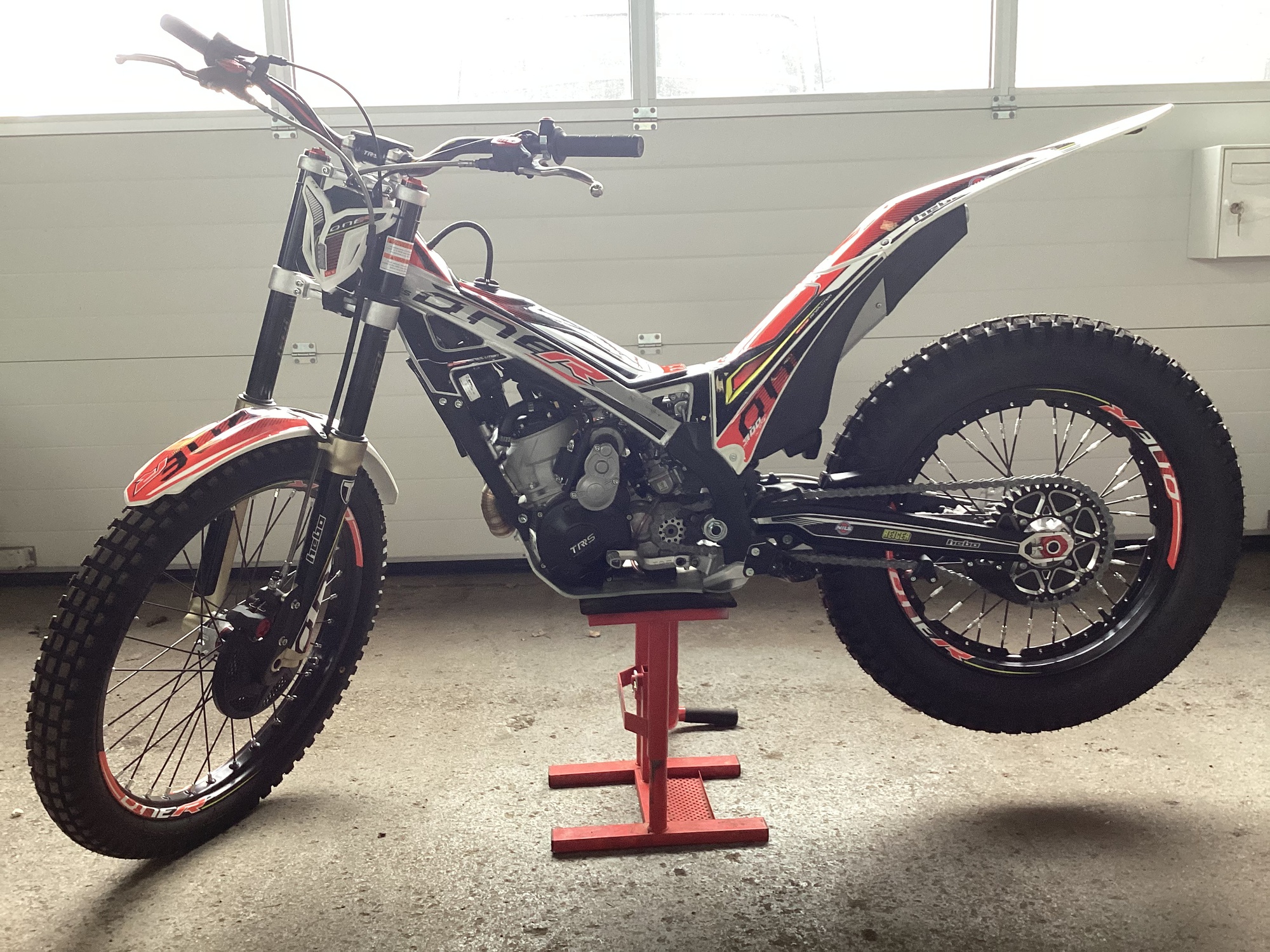 TRRS 300 ONE R