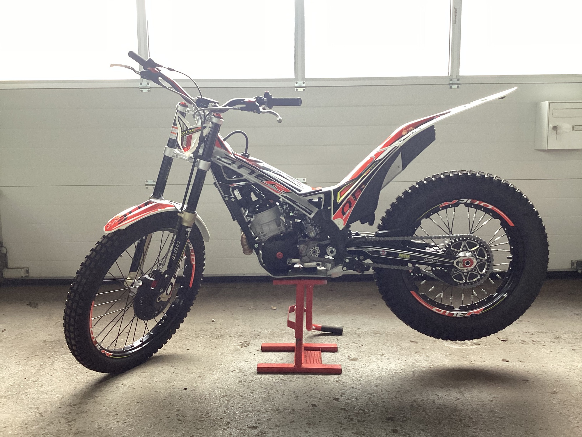 TRRS ONE R 250